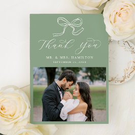 Cartão De Agradecimento Casamento de Foto em Verde Sage com Laço Elegante