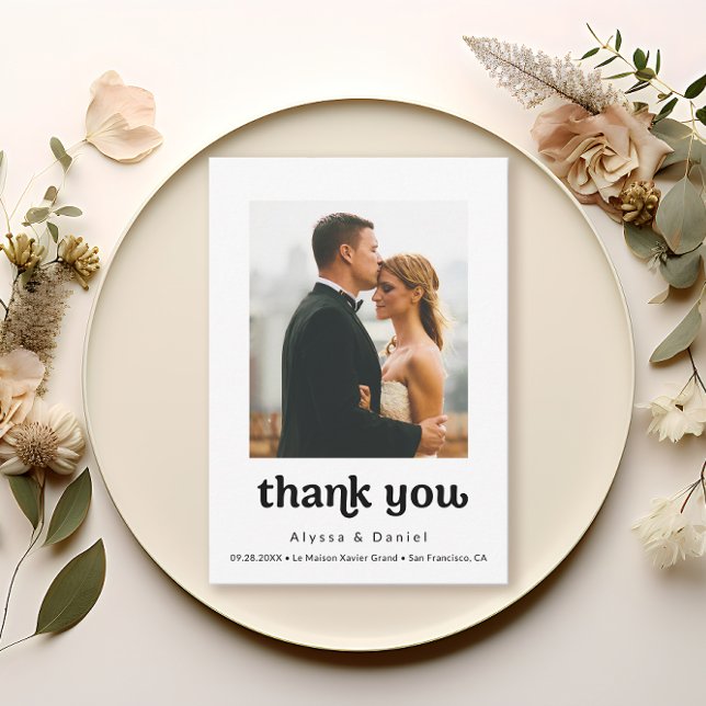 Cartão De Agradecimento Casamento de Foto Moderno Simples Obrigado Nota (Memorable, simple, chic 
wedding photo thank you cards.)
