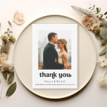 Cartão De Agradecimento Casamento de Foto Moderno Simples Obrigado Nota<br><div class="desc">Apresentando nosso "Casamento Simples Moderno 2 Fotos Obrigado Nota Personalizada" - uma forma elegante e personalizada de expressar gratidão aos seus convidados de casamento. Esta nota apresenta um design simples e moderno, com espaço para duas fotos do seu dia especial, permitindo que você crie uma mensagem personalizada para obrigado de...</div>