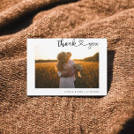 Cartão De Agradecimento Casamento de Fotografia com Caligrafia Minimalista<br><div class="desc">Escrito moderno de pincel e foto.</div>