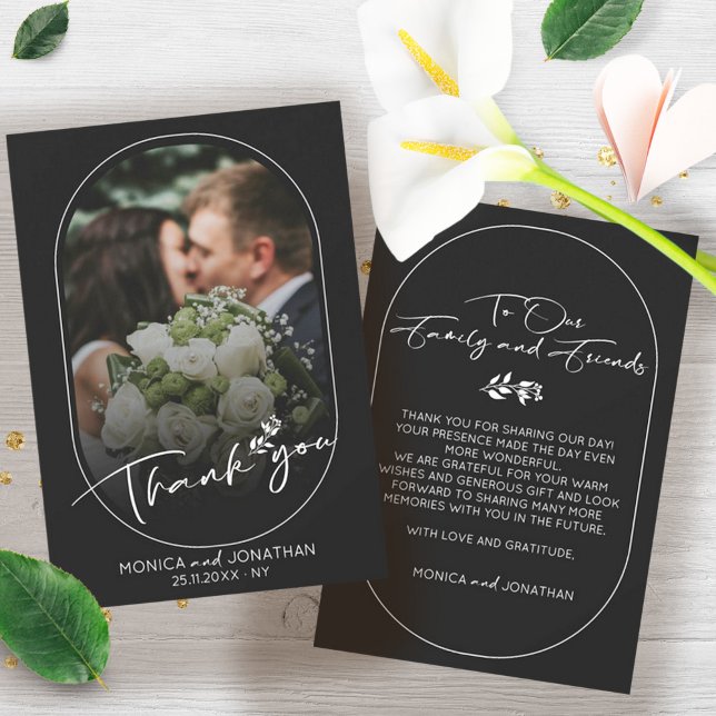 Cartão De Agradecimento Casamento de Fotografias com Script Branco e Preto (Modern Minimalist One Photo Script Wedding Thank You Card Black and White)