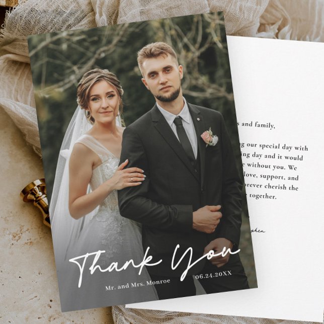 Cartão De Agradecimento Casamento de Fotografias com Script Manuscrito Sim (Simple handwritten script wedding photo thank you cards.)