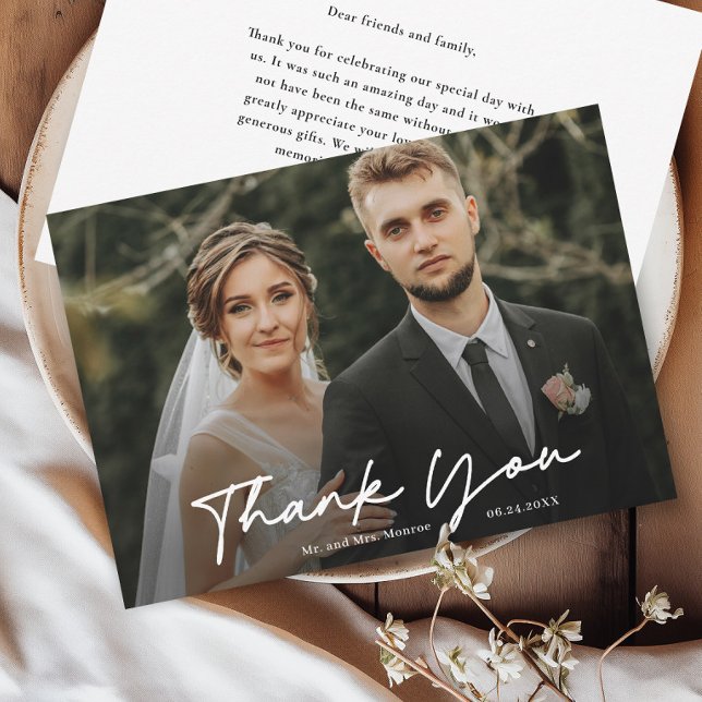Cartão De Agradecimento Casamento de Fotografias com Script Manuscrito Sim (Simple handwritten script wedding photo thank you cards.)