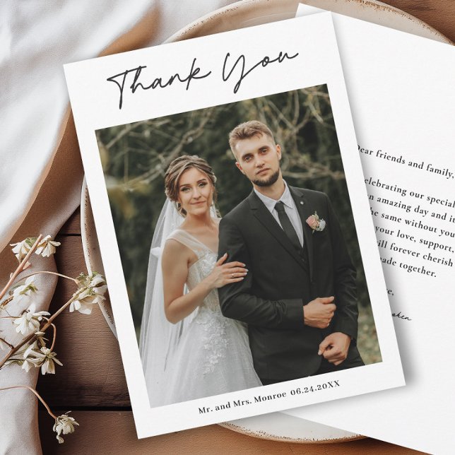 Cartão De Agradecimento Casamento de Fotografias com Script Manuscrito Sim (Simple handwritten wedding photo thank you cards.)