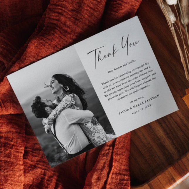 Cartão De Agradecimento Casamento de Fotografias com Script Simples Modern (Simple modern script wedding photo thank you card.)