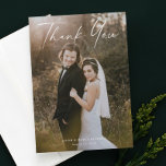 Cartão De Agradecimento Casamento de Fotografias de Script Moderno<br><div class="desc">Caligrafia de Script Moderno O Cartões de agradecimentos de Casamento de Fotografias contém um obrigado com letra manual,  foto de retrato.A parte traseira inclui um obrigado que você pode personalizar ou remover se você preferir entregar seu obrigado à direita. Clique no botão Editar para personalizar este design.</div>