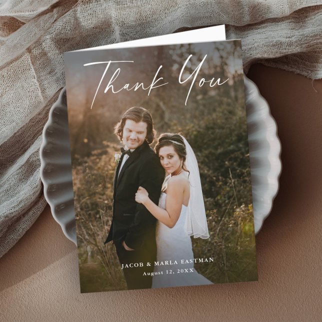 Cartão De Agradecimento Casamento de Fotografias de Script Moderno (Elegant modern script wedding photo thank you cards.)