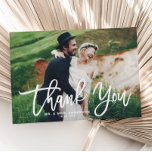 Cartão De Agradecimento Casamento de Fotografias Modernas com Letra Branca<br><div class="desc">Expresse sua gratidão com nosso cartões de agradecimentos personalizável de casamento fotográfico, com elegante caligrafia moderna. Este design combina perfeitamente o sentimento pessoal com o estilo contemporâneo, fazer-o da forma perfeita de obrigado aos seus convidados para partilharem no seu dia especial. Mostre suas fotos favoritas de casamento adicionando um toque...</div>