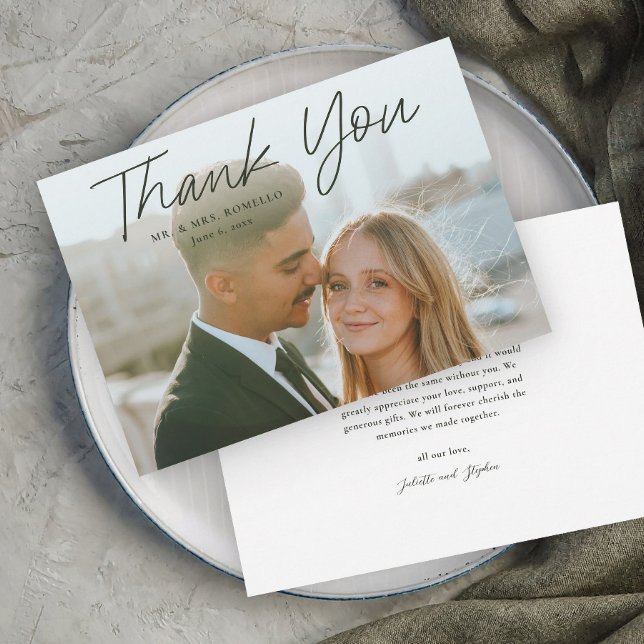 Cartão De Agradecimento Casamento de Fotografias Simples com Script Modern (Modern script photo wedding thank you card.)