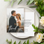 Cartão De Agradecimento Casamento de Fotografias Simples com Script Modern<br><div class="desc">Apresentamos o nosso "Cartões de agradecimentos Simples de Casamento de Fotos de Script Moderno" - uma forma contemporânea e personalizada de expressar gratidão aos seus convidados de casamento. Este cartão apresenta uma tipografia moderna, espaço para uma foto do seu dia especial, e campos personalizáveis para uma mensagem pessoal, nomes de...</div>