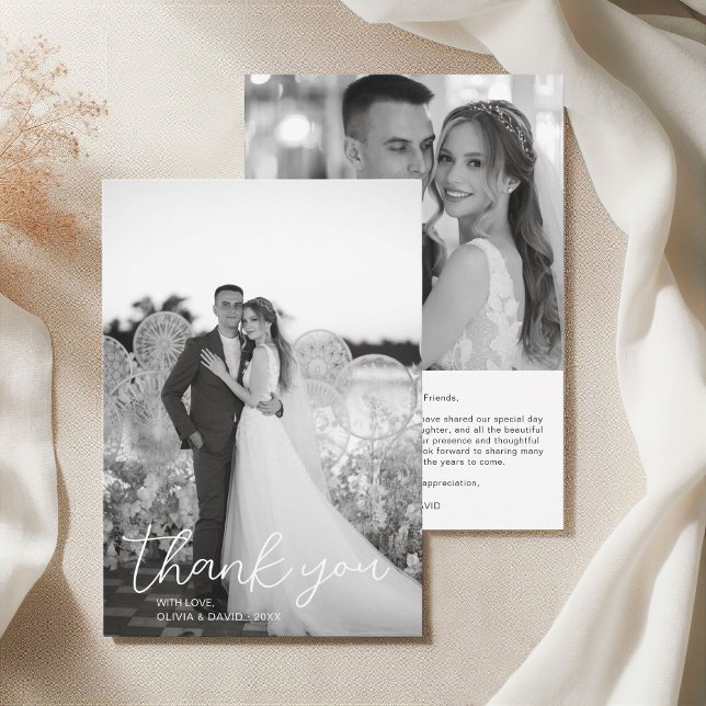 Cartão De Agradecimento Casamento de Script Branco e Preto Moderno 2 Fotos (Modern Black and White Script Wedding 2 Photos Thank You Card)