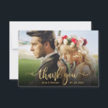 Cartão De Agradecimento Casamento de Sobreposição de Fotos do Script Doura<br><div class="desc">Na moda ouro Elegante moderno obrigado de casamento do modelo de cartão-postal com uma foto vertical do cheio na frente com o texto "Obrigado" em uma caligrafia esmerilada à mão ou um roteiro de letras maiúsculas de tipografia na capa falsa de folha de ouro na foto. É fácil personalizar o...</div>