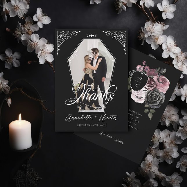 Cartão De Agradecimento Casamento do Dia das Bruxas Gótico do Script Coffi (Script Coffin Photo Gothic Halloween Wedding Thank You Card)