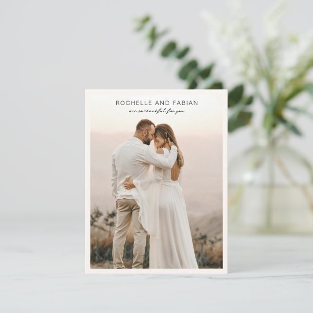 Cartão De Agradecimento Casamento Elegante de Foto em Creme Simples (Em pé/Frente)