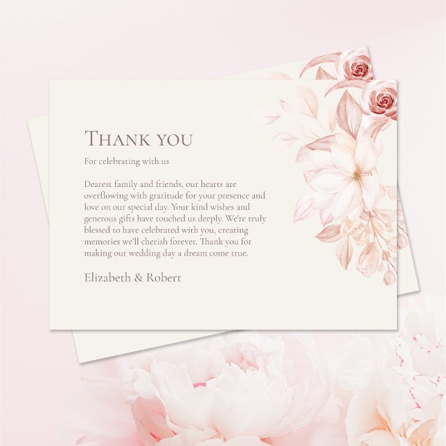 Cartão De Agradecimento Casamento entre rosas beige e rosa - Obrigado (Romantic Beige and Pink Roses Wedding Thank You Card on pastel pink table with pink roses.)