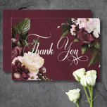Cartão De Agradecimento Casamento Floral Dark Elegant Burgundy & Cream<br><div class="desc">Entra num reino de elegância refinada com o nosso cartão floral escuro e moderno de detalhes do casamento. Concebido para cativar os sentidos, este convite apresenta um fundo arrojado impressionante, adornado com uma rotura espantosa de ricas rosas de burgundy e creme, hífenes de cinzas de lavanda pálidas e outros florais...</div>