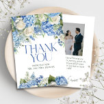 Cartão De Agradecimento Casamento Floral de Rosas Brancas de Hydrangea Azu<br><div class="desc">Design de casamento floral elegante com arranjos florais pintados a aquarelas de flores azuis de hydrangea,  verde e rosas brancas.</div>