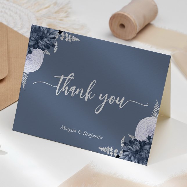 Cartão De Agradecimento Casamento Floral em Azul Desbotado e Prata Script (Criador carregado)