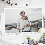 Cartão De Agradecimento Casamento Personalizado de Foto Moderno Simples<br><div class="desc">Este simples modelo de cartões de agradecimentos de casamento de fotos na moda apresenta os seus nomes e datas por baixo da sua fotografia, juntamente com 'AMOR & OBRIGADOS realçados numa elegante sombra escura de verde. A cor padrão de seus nomes e data na frente é um preto ligeiramente suavizado....</div>