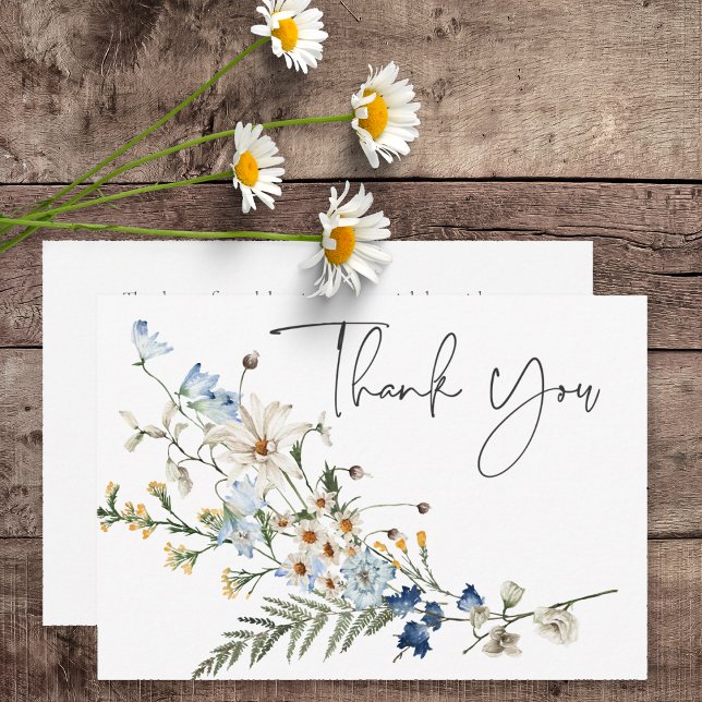 Cartão De Agradecimento Casamento Rustic Dusty Blue Selvagens & Daisies (Rustic Dusty Blue Wildflowers & Daisies Wedding Thank You Card)