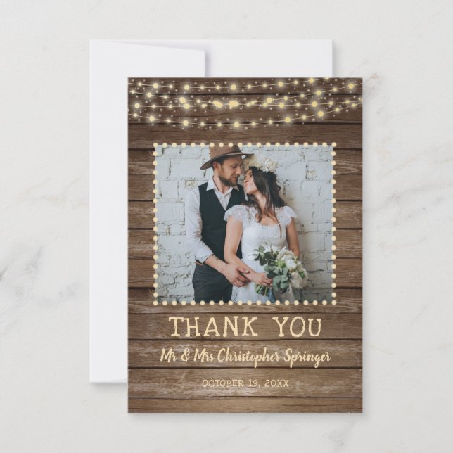 Cartão De Agradecimento Casamento Rustic Wood String Lights Obrigado (Frente)
