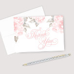 Cartão De Agradecimento Casamento Vintage Pink Watercolor Rosa<br><div class="desc">A design de nota dobrada elegante e romântica apresenta "Obrigado" em um script escrevendo por uma borda de rosas cor-de-rosa macia com folhas verdes / cinzas. Flores têm uma bela aparência pintada de aquarela. A dentro do cartão pode ser personalizada com uma mensagem personalizada e uma assinatura monográfica.</div>