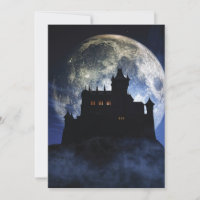 Castelo fantasma durante a noite