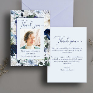 Cartão De Agradecimento Celebração da Vida por Memorial Floral Azul Modern