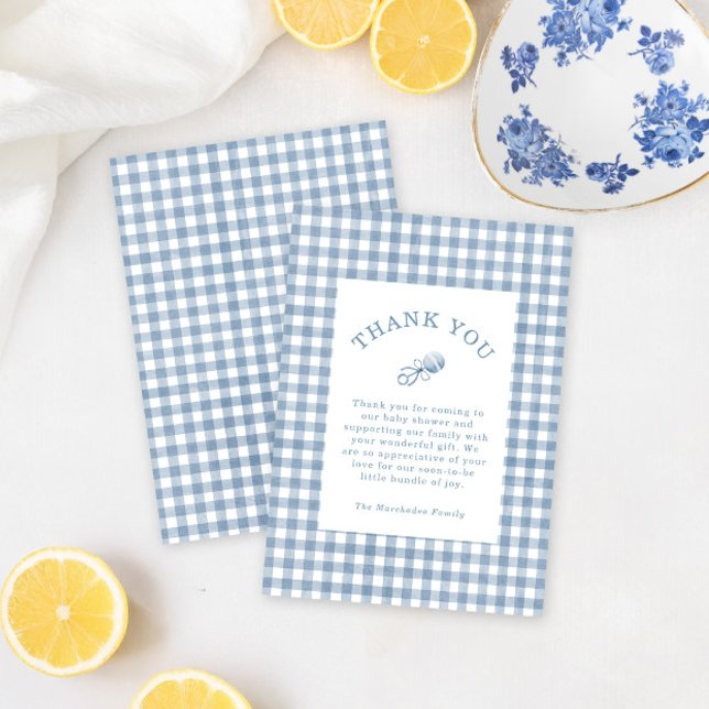Cartão De Agradecimento Chá de fraldas Clássico Azul Gingham Rattle Boy (Criador carregado)