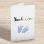 Cartão De Agradecimento Chá de fraldas Simples Blue Feet Boy<br><div class="desc">Um simples cartões de agradecimentos de chá de bebê bonitinho com "obrigado você" em um roteiro de na moda com pinceladas e uma aquarela azul de pés de bebê. No dentro, você pode personalizar facilmente o obrigado que você envia (ou deixar o vazio para uma nota manuscrita) e adicionar seus...</div>