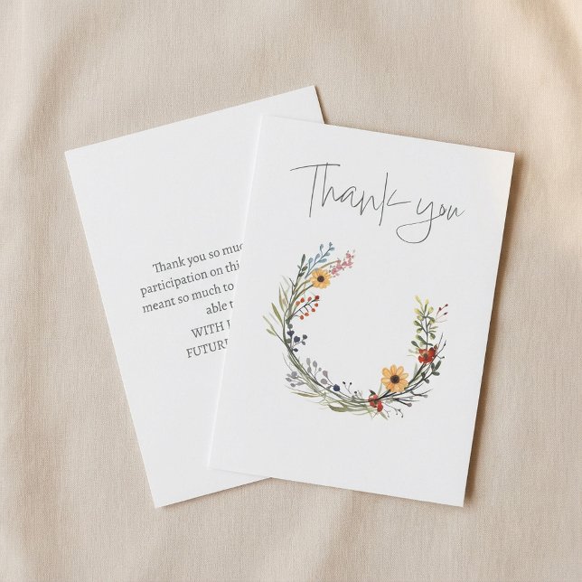 Cartão De Agradecimento Chá de panela floral de flor silvestre Elegante (Elegant wildflower floral wreath bridal shower thank you card.)
