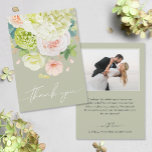 Cartão De Agradecimento Chic Watercolor Florals Foto de Casamento<br><div class="desc">Linda aquarela de drangas brancas e verdes com rosas cor-de-rosa e creme,  margaridas,  pequenas flores e folhas são apresentadas na frente desse sábio casamento verde,  obrigado cartas. Sua foto e mensagem estão impressas no verso. CORRESPONDENTE a itens na nossa coleção.</div>