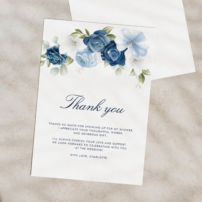 Cartão De Agradecimento Chuva de Noiva Azul Empoeirado Floral (Dusty Blue Floral Bridal Shower Thank You Vertical)