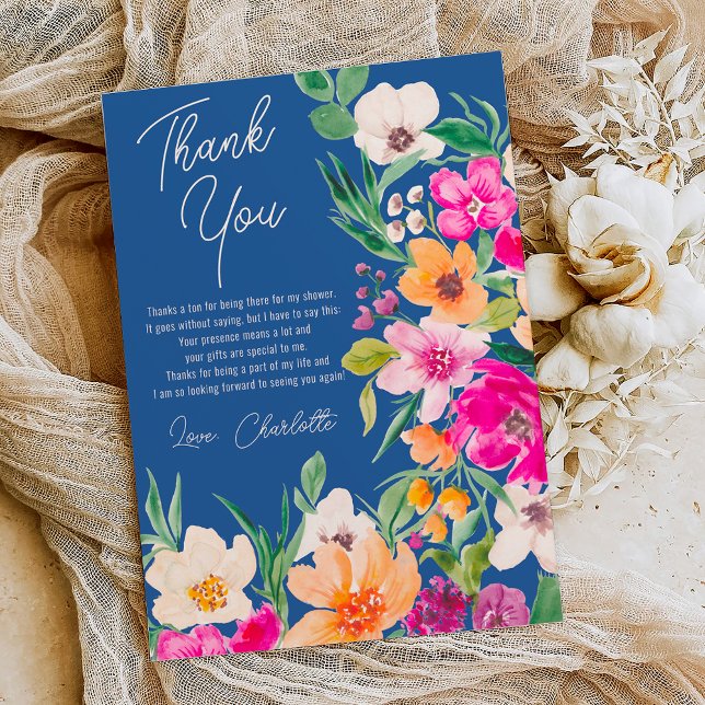 Cartão De Agradecimento Chuva de noiva com flores silvestres brilhantes e  (Bright bold wild flowers script bridal shower thank you card on blue)