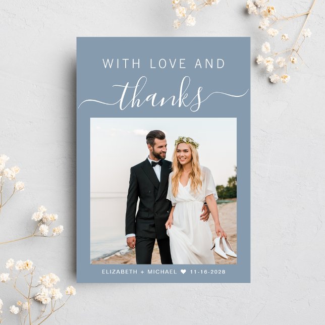 Cartão De Agradecimento Com Amor E Obrigados Foto De Casamento Azul (Celebrate your love story with a thank you card showcasing your favorite wedding day photo)