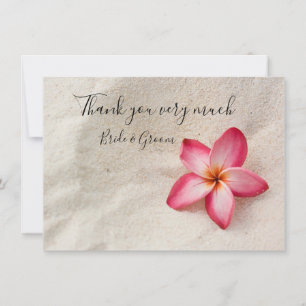 Cartão de agradecimento com flor de Plumeria na ar
