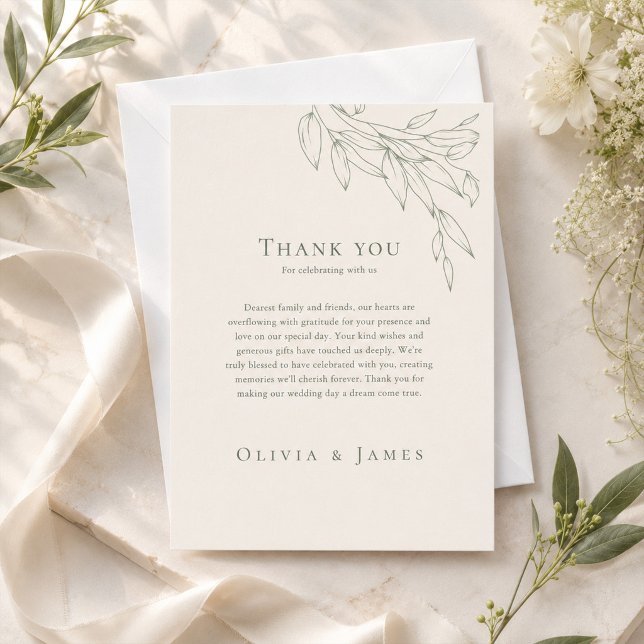 Cartão de Agradecimento de Casamento Botânico Verd (Sage Green Botanical Wedding Thank You Card on an elegant table with thiny flowers)