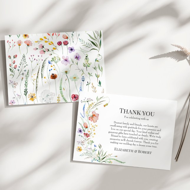 Cartão de Agradecimento de Casamento com Campo de  (Boho Wildflower Meadow Wedding Thank You Card on a sunny white table.)
