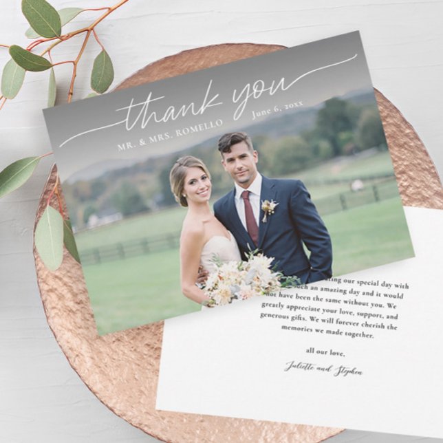 Cartão de Agradecimento de Casamento com Foto Simp (Elegant simple photo overlay wedding thank you card with message from the couple on the back.)
