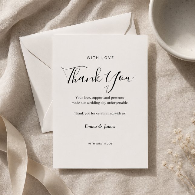 Cartão de Agradecimento de Casamento em Script Ele (Elegant script typography with timeless luxury wedding style.)