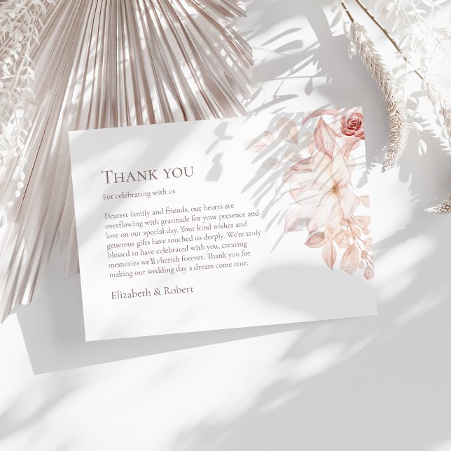 Cartão de Agradecimento de Casamento Rosas Cor-de- (Romantic White and Pink Roses Wedding Thank You Card on a sunny boho white table.)