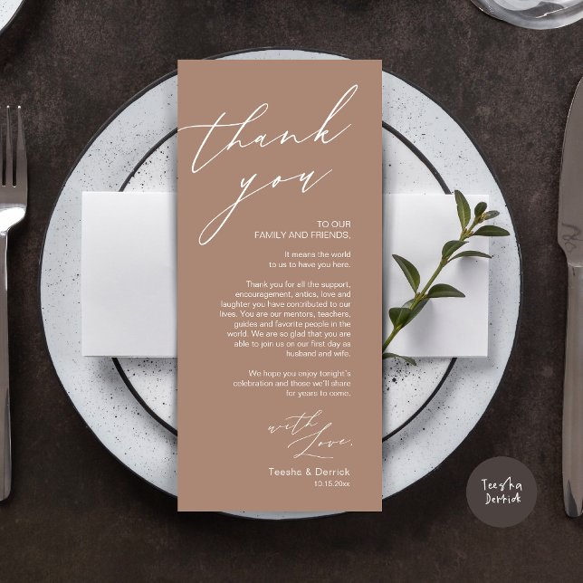 Cartão de Agradecimento de Configuração de Local d (Wedding Place Setting Dinner Thank You Card, Modern Romantic Script, in Taupe)