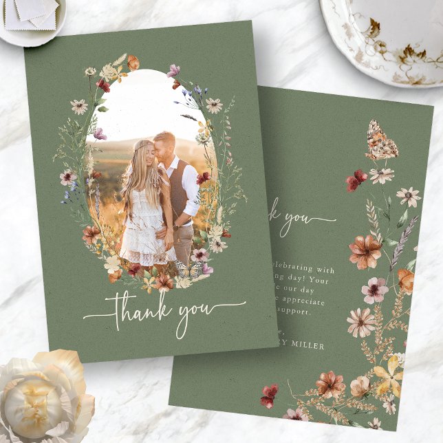 Cartão de Agradecimento de Foto Boho Sage (Boho Sage Green Wildflower Photo Thank You Card with Butterfly by Painted Paperie
)