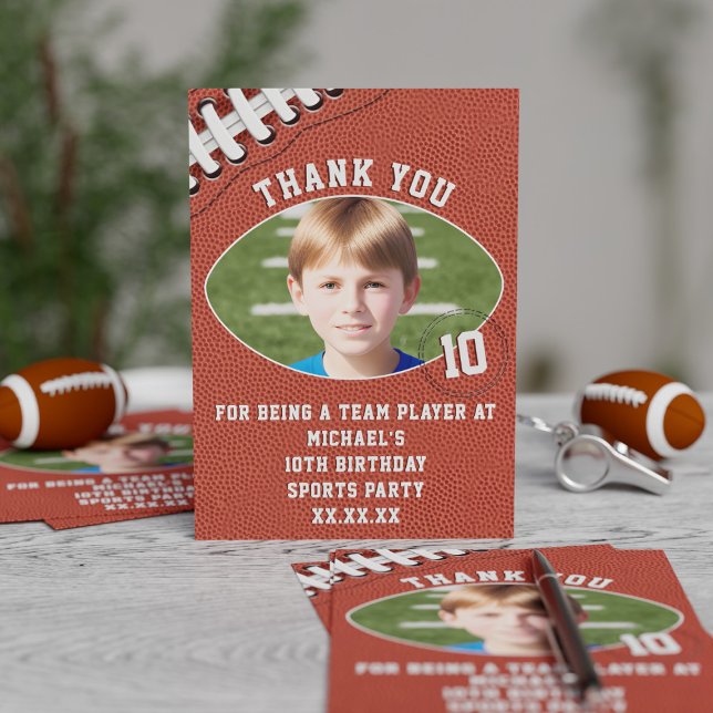 Cartão de agradecimento de foto de aniversário de  (A thank you card to send out for your american football theme party)