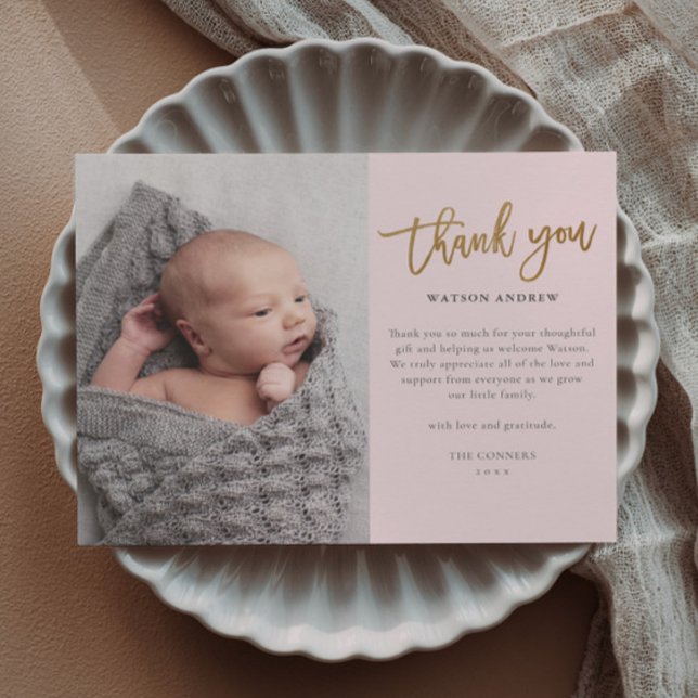 Cartão de Agradecimento de Foto de Bebê com Roteir (Modern gold script budget baby photo thank you cards.)