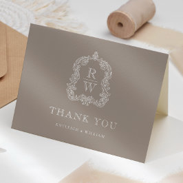 Cartão De Agradecimento Elegante Crista de Monograma Bege Casamento