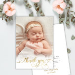 Cartão De Agradecimento Escrito Dourado Elegante Foto de Bebê Recém-Nascid<br><div class="desc">Moderno Elegante Caligrafia Dourada Foto Script Foto de Nova Menina Cartões de agradecimentos. Apresenta um belo texto de "obrigado" em um roteiro de caligrafia com cauda de haste manuscrito em folha de ouro falsa. No verso, uma mensagem pessoal pré-feita. Excelente para bebê ou menina. Fácil de personalizar com sua foto...</div>