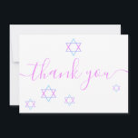 Cartão De Agradecimento Estrela de David Modern Pink Script Bat Mitzvah<br><div class="desc">Mostre seu apreço à sua família e amigos por assistir ao seu Bat Mitzvah com este obrigado moderno, sua placa plana. Esta design apresenta uma tipografia de escrita rosa que diz "Obrigado", realçada por uma aspersão de Star de David em tons de rosa, azul-aqua e roxo. A parte de trás...</div>