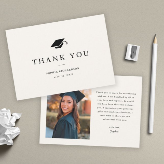 Cartão De Agradecimento Fim de Curso Simples Clássico em Preto e Branco  (Simple black and white graduation photo thank you card.)
