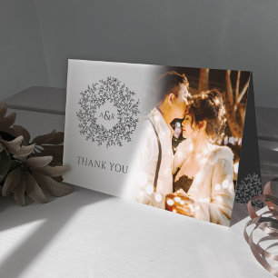 Cartão De Agradecimento Folhas cinza carvão monograma fotos de casamento